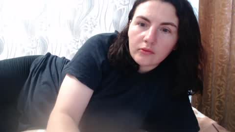 Snapshot of alinaxjames chatting on 06-17-26, 08:06 AlinaxJames online show from 06-17-26, 08:06