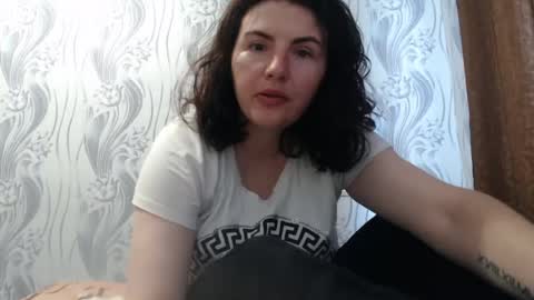 Snapshot of alinaxjames chatting on 06-19-26, 08:07 AlinaxJames online show from 06-19-26, 08:07