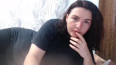 Snapshot of alinaxjames chatting on 06-21-26, 08:06 AlinaxJames online show from 06-21-26, 08:06