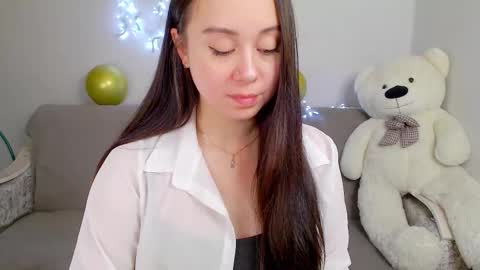 Snapshot of alinaxrose chatting on 09-23-25, 09:40 AlinaXRose online show from 09-23-25, 09:40