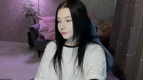 Aline Greeeen online show from 10-18-25, 04:15