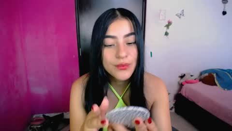Snapshot of alis_jones__ chatting on 04-18-26, 04:00 Alis jines online show from 04-18-26, 04:00