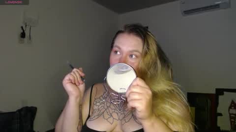 Snapshot of alisa_u chatting on 11-24-25, 10:53 alisa_u online show from 11-24-25, 10:53