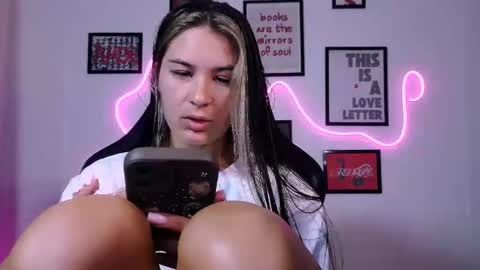 Snapshot of alisarossy chatting on 06-08-26, 01:55 Alisa online show from 06-08-26, 01:55