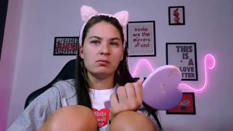 Snapshot of alisarossy chatting on 06-17-26, 01:23 Alisa online show from 06-17-26, 01:23