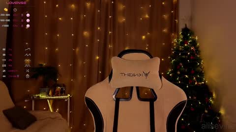 Snapshot of alisevine chatting on 01-06-25, 06:31 Alisa online show from 01-06-25, 06:31