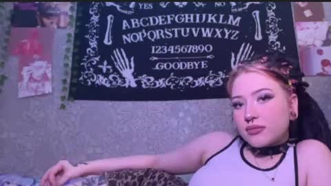 alisha_sky_ online show from 05-26-26, 08:21