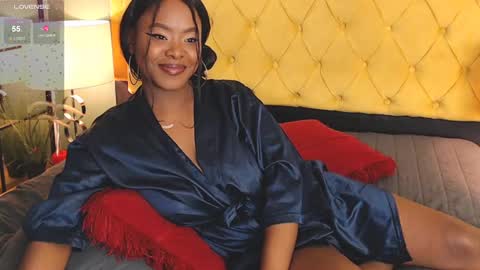 Snapshot of alishaweir chatting on 12-27-24, 12:07 Luna online show from 12-27-24, 12:07