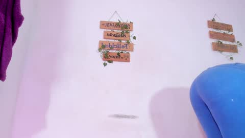 Snapshot of alisiacollinsss chatting on 05-17-26, 07:28 Alisia online show from 05-17-26, 07:28