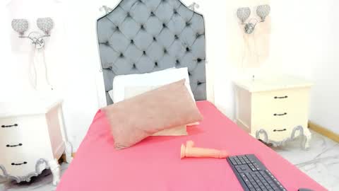 Snapshot of alison_carde05 chatting on 09-08-25, 07:46 Alison online show from 09-08-25, 07:46