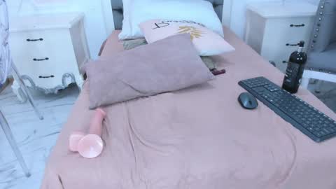 Snapshot of alison_carde05 chatting on 09-15-25, 07:47 Alison online show from 09-15-25, 07:47