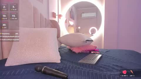 Snapshot of alison_collins_ chatting on 02-06-25, 12:43 Alison online show from 02-06-25, 12:43