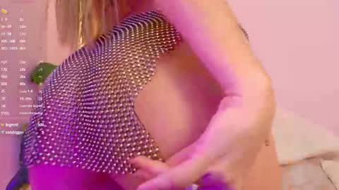 Snapshot of alison_collins_ chatting on 12-01-25, 08:03 Alison online show from 12-01-25, 08:03