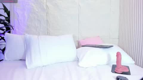 Snapshot of alisonbeckerr_ chatting on 10-03-25, 05:32 Alison  online show from 10-03-25, 05:32