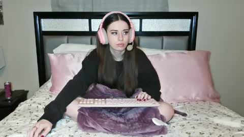 Alison Fields online show from 06-30-26, 04:24