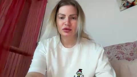 Snapshot of alisonlaurentis chatting on 09-25-25, 06:55 Ecate online show from 09-25-25, 06:55