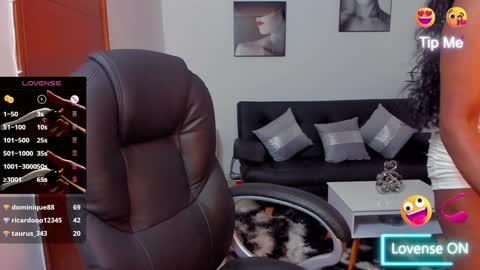 Snapshot of alisonlemoos chatting on 02-06-25, 08:13 Alisson online show from 02-06-25, 08:13