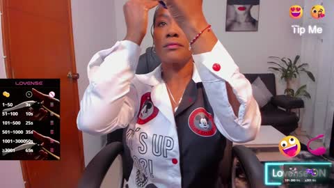 Snapshot of alisonlemoos chatting on 02-08-25, 01:01 Alisson online show from 02-08-25, 01:01