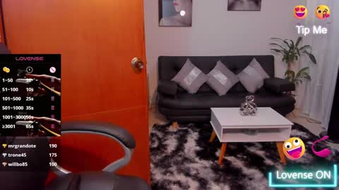 Snapshot of alisonlemoos chatting on 02-08-25, 10:08 Alisson online show from 02-08-25, 10:08