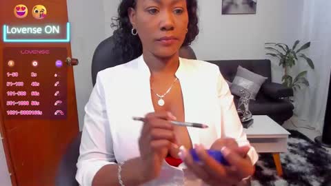 Snapshot of alisonlemoos chatting on 03-04-25, 11:08 Alisson online show from 03-04-25, 11:08