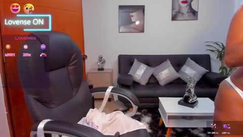 Snapshot of alisonlemoos chatting on 03-06-25, 11:14 Alisson online show from 03-06-25, 11:14