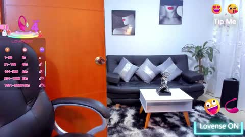 Snapshot of alisonlemoos chatting on 11-06-25, 11:33 Alisson online show from 11-06-25, 11:33