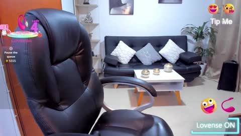 Snapshot of alisonlemoos chatting on 01-11-26, 12:10 Alisson online show from 01-11-26, 12:10