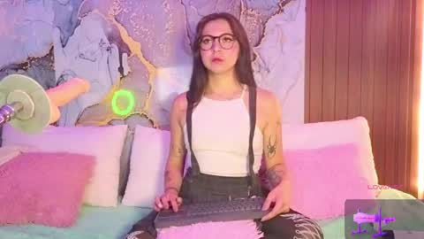 Mia online show from 04-23-26, 08:44