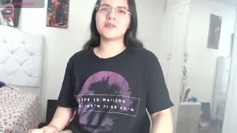 Snapshot of alissa_morrison chatting on 12-17-25, 01:22 alissa_morrison online show from 12-17-25, 01:22