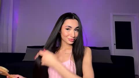 Snapshot of alissadreams chatting on 10-19-25, 07:25 Alissa online show from 10-19-25, 07:25