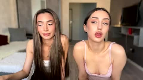Snapshot of alissadreams chatting on 05-07-26, 01:05 Alissa online show from 05-07-26, 01:05
