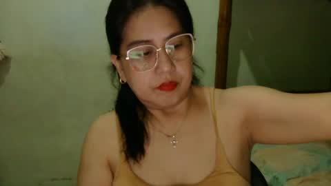 Snapshot of alissalove18 chatting on 06-17-26, 04:37 alissalove18 online show from 06-17-26, 04:37