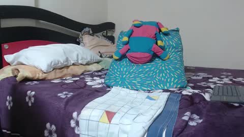 Snapshot of alisse27 chatting on 12-19-24, 05:51 allise online show from 12-19-24, 05:51