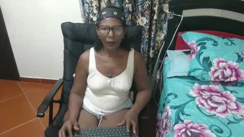 Snapshot of alisse27 chatting on 02-28-25, 11:45 allise online show from 02-28-25, 11:45