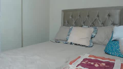 Snapshot of alisse27 chatting on 09-09-25, 11:04 allise online show from 09-09-25, 11:04