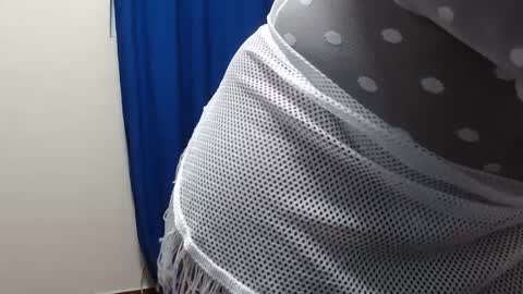 Snapshot of alisse27 chatting on 09-24-25, 01:31 allise online show from 09-24-25, 01:31