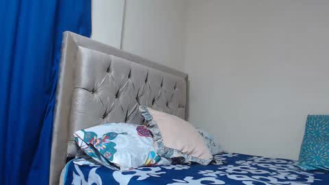 Snapshot of alisse27 chatting on 10-10-25, 12:09 allise online show from 10-10-25, 12:09