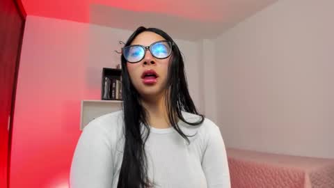 Snapshot of alissia_viera chatting on 10-03-25, 07:33 iraide online show from 10-03-25, 07:33