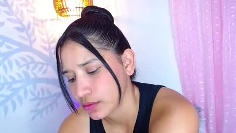 Snapshot of alisson_wiley chatting on 05-05-26, 05:48 alisson online show from 05-05-26, 05:48