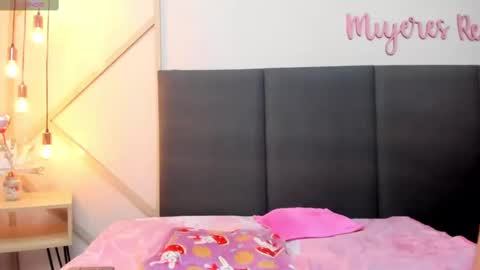 Snapshot of alissonmartin chatting on 03-01-25, 06:00 alissonmartin online show from 03-01-25, 06:00