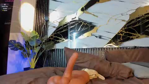 Snapshot of alivega_ chatting on 12-20-25, 09:55 online show from 12-20-25, 09:55