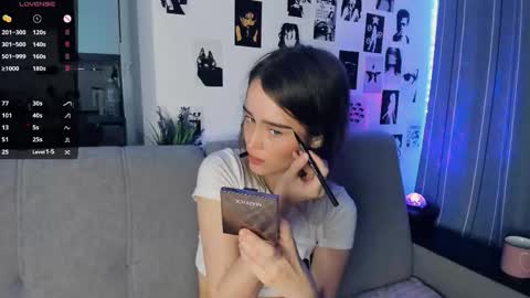 Snapshot of alivialovely chatting on 10-30-25, 09:55 Alivia online show from 10-30-25, 09:55