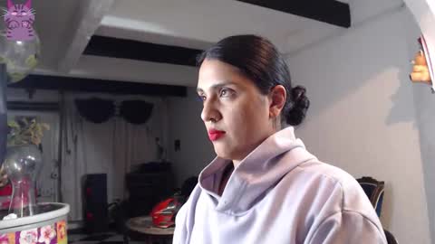 Alix online show from 09-17-25, 01:18