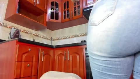 Snapshot of alixlong chatting on 01-10-25, 03:07 Alix online show from 01-10-25, 03:07