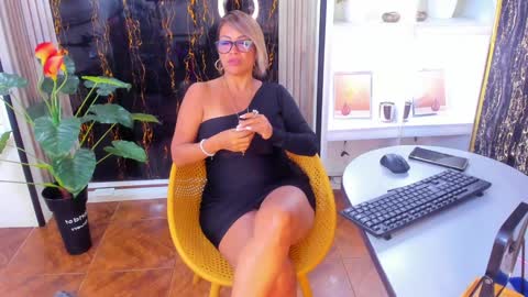 Snapshot of alixlong chatting on 01-25-25, 09:47 Alix online show from 01-25-25, 09:47