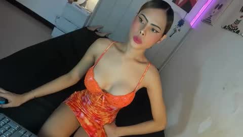 Snapshot of aliyah_bucks chatting on 06-08-26, 10:43 hello your lovely ALIYAH online show from 06-08-26, 10:43