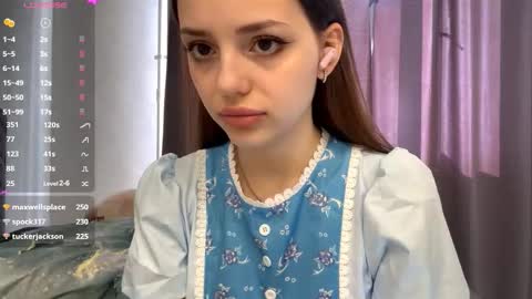 Snapshot of alizavigneau chatting on 03-25-26, 08:42 Alice online show from 03-25-26, 08:42