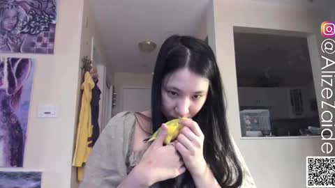 Alize Zaide online show from 11-19-25, 07:47