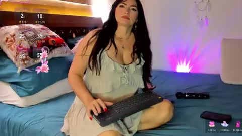 Snapshot of alizmarias chatting on 07-19-26, 05:05 Andrea..... online show from 07-19-26, 05:05