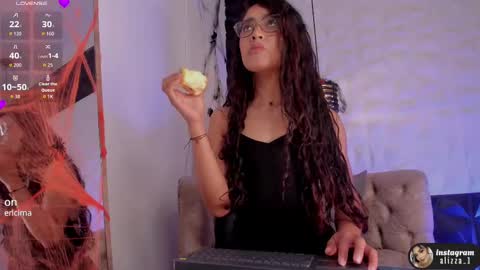 alizza_ online show from 10-06-25, 11:40